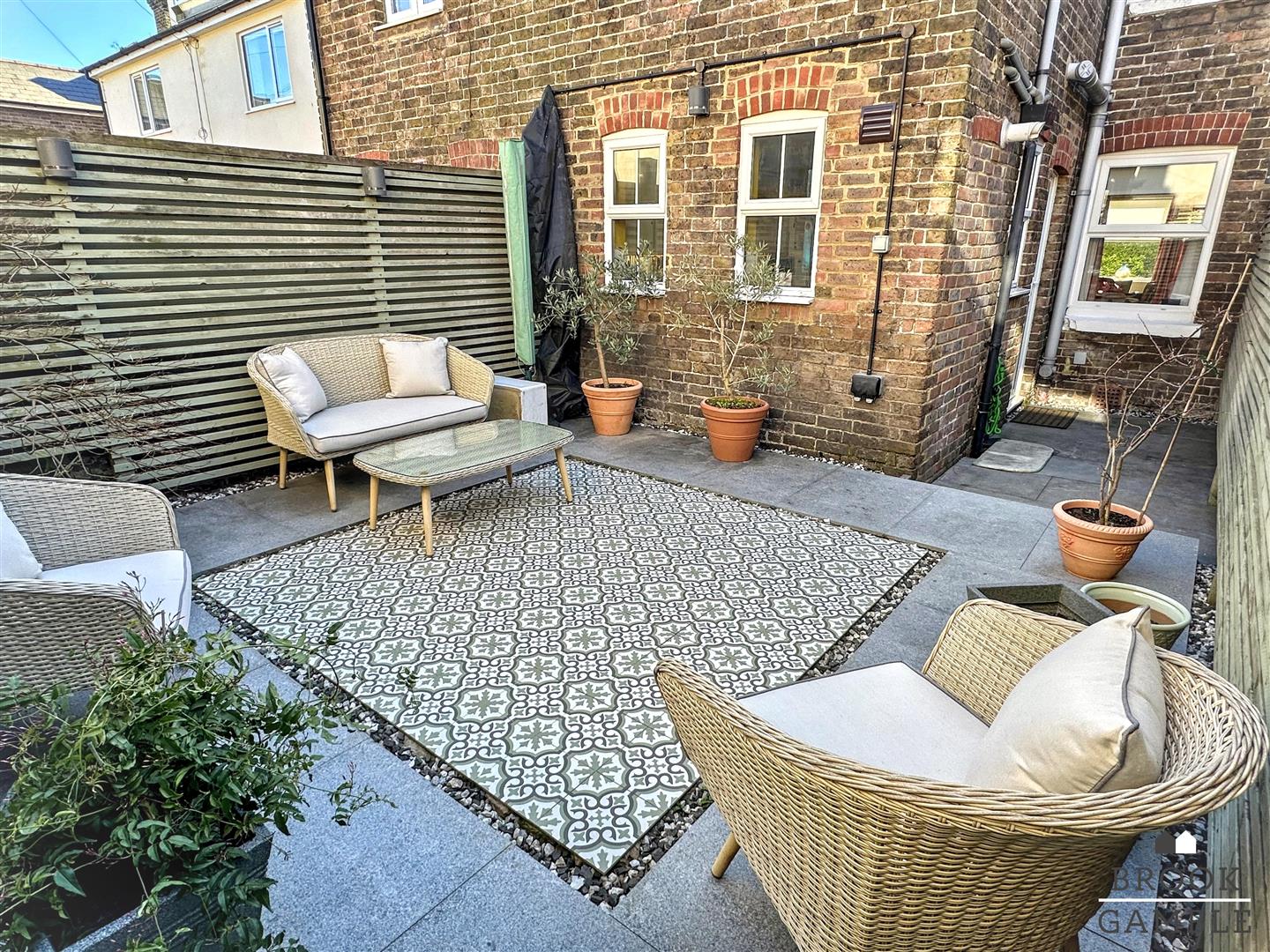 2 Bedroom House. Bourne Street in Eastbourne,  14